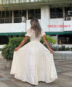 Robe longue élégante en coton biologique écologique, couleur terre cuite, avec empiècements en dentelle, col en V profond romantique, style bohème fluide, idéale pour les vacances - Product Image 3