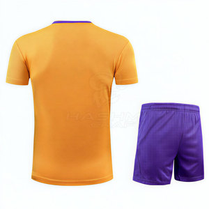 Uniforme de tenis de tela flexible de alta calidad diseñado para brindar comodidad, estilo y mejorar el rendimiento en la cancha. - Product Image 4