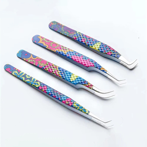 Ensemble de 4 pinces à cils en acier inoxydable de haute qualité, antistatiques, avec logo personnalisé, durables et à prise diamantée - Product Image 6