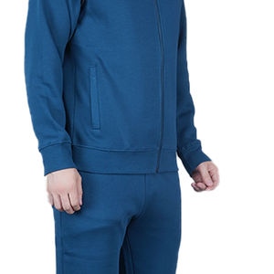 Traje Deportivo Personalizado de Alta Gama para Hombre, Ropa Deportiva y de Estilo de Vida, Diseño de Marca Privada OEM, Logotipo Personalizado, Rendimiento y Estilo - Product Image 4