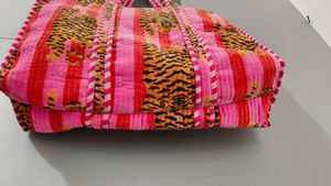 Sac fourre-tout matelassé en velours indien fait main, léger, couleur unie, grand format, souple et tendance, idéal pour le marché et les voyages - Product Image 2