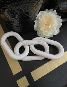 Cadena colgante de pared de madera hecha a mano, pequeña, artesanal india, de lujo, sostenible - al por mayor - Product Image 1