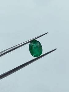 Gema de Esmeralda Natural de 1.10 Quilates, Corte Ovalado de 5.80x7.50MM, Color Verde, para Joyería - Product Image 2