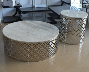 Table basse au design incurvé, forme géométrique, base sculpturale, lignes modernes, courbes minimalistes, design symétrique, structure compacte - Product Image 2