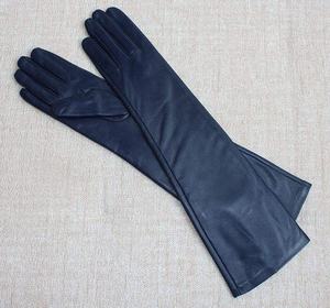 ถุงมือยาวสไตล์ลาเท็กซ์ PU เงางามสำหรับผู้หญิง ทรงโอเปร่า ยาวถึงข้อศอก ดีไซน์เปียกชุ่ม แฟชั่นสำหรับงานปาร์ตี้ คอสเพลย์ และการแสดง - Product Image 3