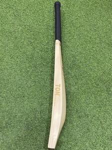 Batte de cricket Ton Gladiator Pro Players en saule anglais à manche court - Product Image 2