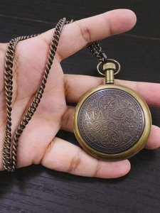 นาฬิกาพกทองเหลืองสลักลายสมัยใหม่พร้อมสายโซ่ - ของขวัญทำมือ - Product Image 4