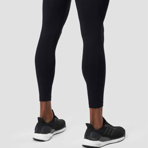 Pantalones de compresión elásticos transpirables anti-UV con logo para hombre, leggings de fitness para correr, elásticos en 4 direcciones, de la marca OWM Activewear. - Product Image 4