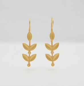 ต่างหูห้อยประดับทองคำ DIVYORO ดีไซน์จากธรรมชาติ - Product Image 1