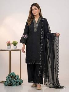Conjunto de Kurta y Palazzo de Diseño para Mujer, Mal Chanderi, con Palazzo de Seda Romana Bordada - Product Image 1