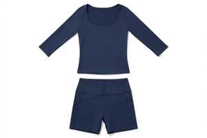 Conjunto de Yoga de 2 Piezas Personalizado con Logotipo Frontal, Transpirable, con Pantalones Cortos y Top de Cuello Redondo para Ropa Deportiva Femenina - Product Image 4