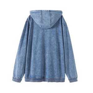 Sweat à capuche en denim Zeta Phi Beta 1920, délavage foncé, broderie chenille, vêtements de sororité grecque, unisexe, coton premium - Product Image 2