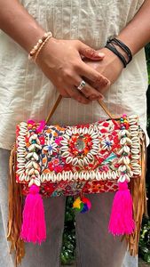 Bolso de mano tipo clutch de algodón con bordado de espejos en el hombro para mujer india, ideal para bodas, Ramadán, regalos de fiesta y eventos festivos. - Product Image 4