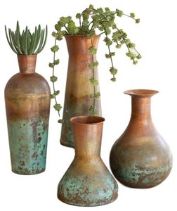 Vase de table rustique en bronze fait main avec finition antique - Product Image 1