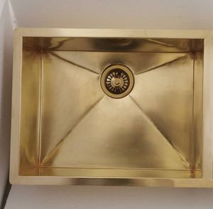 Évier de cuisine artisanal en laiton martelé, sur mesure, style ferme, en laiton massif de calibre lourd, avec façade en laiton - Product Image 1