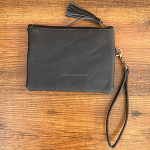 Nueva bolsa de maquillaje de viaje con cremallera de cuero de vaca a mano para mujer, bolso de mano con borla de cuero genuino de alta calidad - Product Image 5