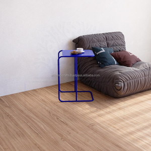 Mesa Auxiliar Delgada con Pedestal para Reposabrazos de Sofá – Mesa Lateral Compacta con Acabado Negro Mate para Salas de Estar de Suites de Hotel - Product Image 4