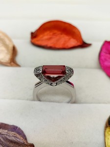 Bague en Quartz Rouge Céleste Élégante, Bijou en Cristal, Cadeau Tendance pour Femmes et Filles, Bague de Fiançailles Unique - Product Image 1