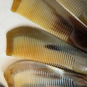 Peine de cuerno natural hecho a mano personalizado de alta calidad para peinar el cabello hecho de cuerno de búfalo real de la India - Product Image 2