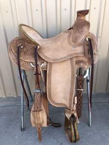 Asiento profundo Low Cantle Western Reining Saddle Cuero Hand-Tooled Acero inoxidable Hardware Plástico para maniobras precisas Low - Product Image 3