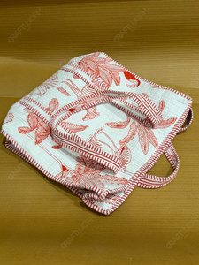 Bolso Tote Acolchado Hecho a Mano con Estampado Rojo y Blanco, Motivo de Animales y Aves, Bolso de Hombro de Tela, Ligero, para Uso Diario y Compras - Product Image 2