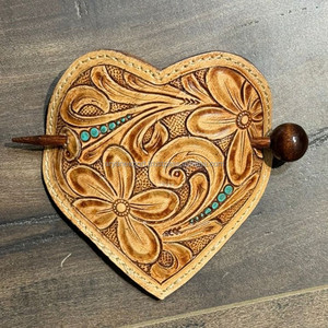Bâton de cheveux en cuir taillé à la main vintage, épingles à cheveux en forme de cœur, accessoires pour queue de cheval pour femmes, barrettes de mode - Product Image 2