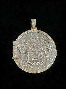 Pendentif étoile personnalisé serti de diamants, plaqué or, rond, avec diamants Moissanite, logo personnalisé, pour homme - Product Image 6