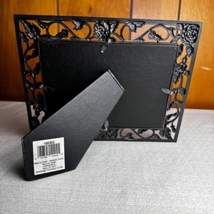Marco de Fotos Decorativo de Metal Connoisseur, Rectangular, 3.5x5 Pulgadas, Horizontal, Diseño en Relieve, Estilo Vintage - Product Image 2
