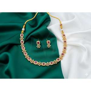 Joyería Artificial Hecha a Mano por Diseñadores, Revestimiento Duradero, Mano de Obra Refinada, Perfecta para Tiendas de Boutique y Vendedores en Línea - Product Image 1