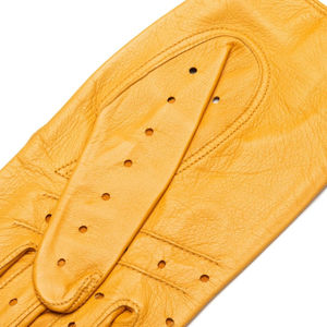 Gants de conduite en cuir véritable à doigts entiers, respirants, perforés, design classique, couleur beige - Product Image 3
