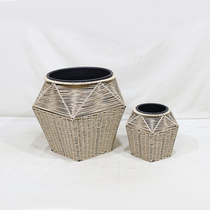 Pot de fleurs moderne en rotin PE résistant aux intempéries, design géométrique, jardinières pour la décoration de la maison, forme carrée, finition naturelle - Product Image 3