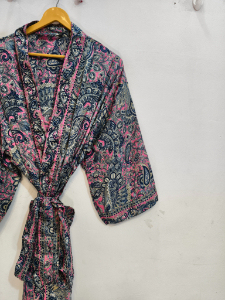 Kimono de seda Bridel con patchwork, túnica larga para cubrir el bikini, ropa de noche, hecho a mano, estilo vintage indio, kimono de sari de seda reciclada. - Product Image 6
