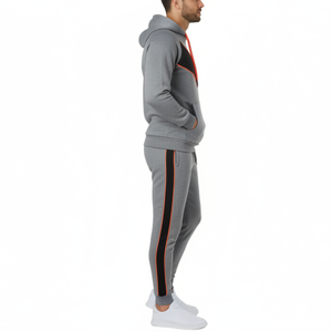 Conjunto Deportivo al por Mayor para Hombre, Color Gris, con Paneles Negros en Chevron y Ribete Naranja, Sudadera con Capucha y Pantalones, Dos Piezas, Logotipo Personalizado - Product Image 2