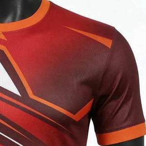 เสื้อยืดผู้ชายผ้าโพลีเอสเตอร์ 100% คุณภาพสูง แบบสวมใส่สบาย แห้งเร็ว ระบายเหงื่อได้ดี ปักโลโก้ พิมพ์ลาย  รับผลิตตามแบบ OEM ระดับพรีเมียม - Product Image 5