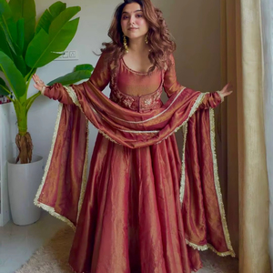 Ropa Étnica al por Mayor con MOQ Bajo, Stock Disponible, Envío Rápido, OEM, Marca Privada, Kurta/Kurti de Seda Cosmos de Alta Calidad - Product Image 1