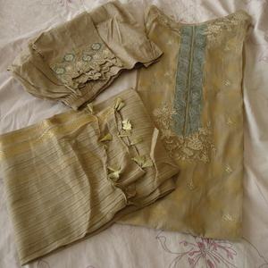 Vestido nuevo paquistaní de buen color, modelo 2021, traje de césped muy hermoso brillante - Product Image 2