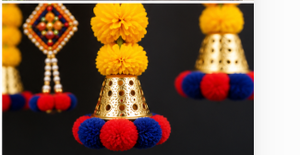 Guirnalda Tradicional de Marigold y Jazmín para Puerta con Dijes de Perlas y Diamantes, Campanas y Borlas de Pompones para Decoración Festiva del Hogar - Product Image 3