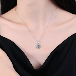 Collar con Colgante de Flor de Diamantes Plateados para Mujer, Corte Brillante Redondo, Color G, Diamantes Naturales de Estilo Clásico, Colgantes y Dijes - Product Image 1