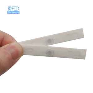 ป้าย RFID UHF แบบยืดหยุ่น ทอจากผ้า สามารถซักได้ <span class=keywords><strong>ค</strong></span>วามถี่ 860-960MHz สามารถซีลด้วยความร้อนและเย็บติดได้ สำหรับผ้าปูที่นอนโรงแรมและเสื้อผ้า - Product Image 1
