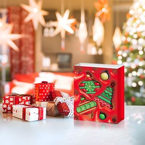 Confezione da 12 sacchetti regalo di natale rossi con manici di dimensioni assortite con cartoni animati di alberi per decorazioni di compleanno e feste 12 pz - Product Image 3