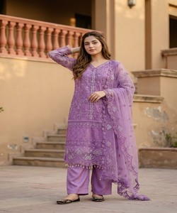 Salwar Kameez Dupatta pour femme, en soie douce, orné de sequins et de perles, fait main, dessiné à la main, tenue ethnique traditionnelle, longueur ras du sol - Product Image 1