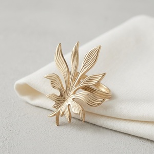 Silver Metal Maple Leaf Napkin Rings Wholesale Zinc Alloy Leaf Shaped Napkin Holder Buckle For Wedding Party Hotel <b>Table</b> Decor - Product Image 3