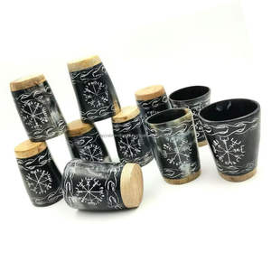 Vasos de chupito de cuerno de buey grabados a mano blancos únicos hechos por Tayyab Handicraft - Product Image 6