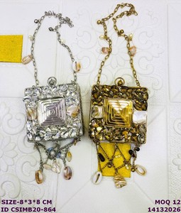 Pochette de Soirée Miniature de Luxe Faite à la Main Ornée de Cristaux et de Coquillages pour Femmes |   Sac à main de soirée de créateur - Product Image 1