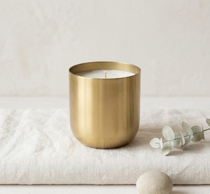 Venta al por mayor de recipientes de metal de latón de lujo hechos a mano, modernos y minimalistas, con acabado en oro cepillado, redondos, para velas de cera de soja perfumada. - Product Image 1