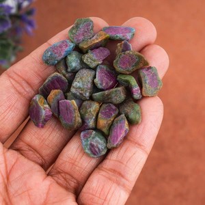 Piedras preciosas de rubí y kianita natural, pepitas crudas, adornos de piedra, gránulos pequeños de 12-14 mm, parte trasera plana para la fabricación de joyas, 10 piezas - Product Image 2