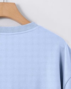 Camiseta de Hombre Estilo Chino con Estampado de Flores de Ciruelo Pintado a Mano, Cuello Redondo, Manga Corta, Corte Regular, 100% Algodón Transpirable de Punto - Product Image 3