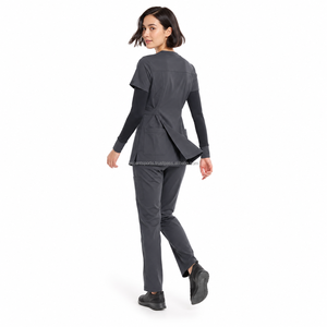 Ensemble de tenue médicale classique sans logo, coupe ajustée, tissu extensible quadridirectionnel, pantalon cargo jogger pour personnel médical et privé - Product Image 4