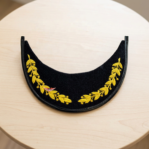Casquette à visière KEW brodée à la main avec couronne double en fils d'or, insignes et accessoires d'uniforme pour défilés et cérémonies - Product Image 3