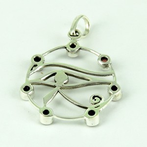 Colgante de Plata con Múltiples Piedras Aura Beauty, Joyería de Plata Única, Estilo Bohemio Cristiano, Temática de Amantes, Amatista e Iolita - Product Image 4